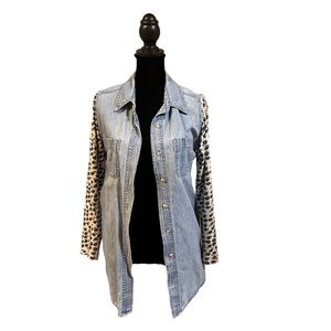 Very cute jeaned/ floral button up